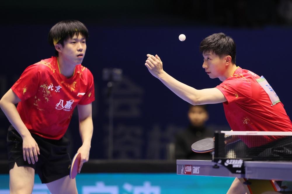 队友接连被罚下！维尼修斯讽刺裁判：多来点红牌吧！